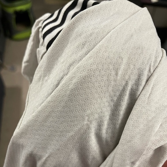 SOLD Lululemon No limits Tank size 6 - Picture 9 of 9